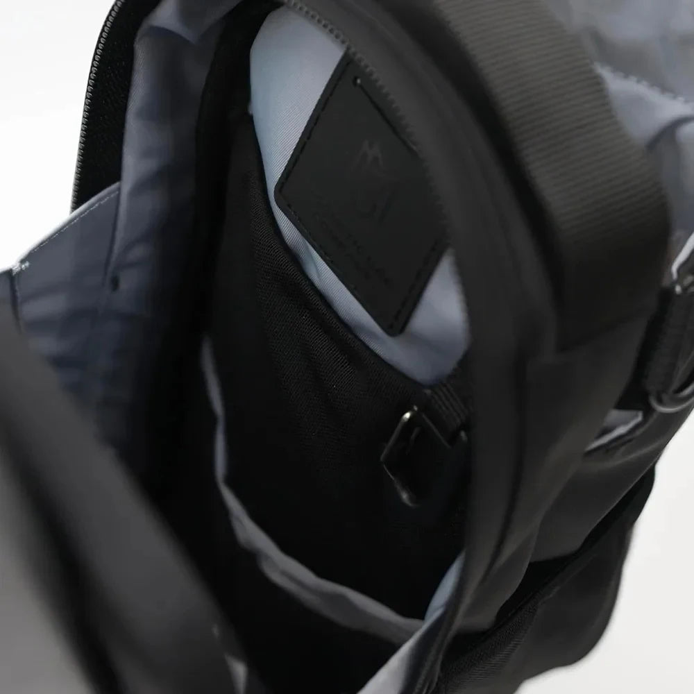 High-Capacity magnetic water bottle pouch